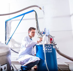 Low temperature and in-field Mössbauer spectrometer